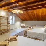 Casa vacanze Familiar L Piscina I Cine L Bbq L Sala De Juegos I 6min Segovia I 50min Madrid I 17 Px *