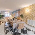 Familiar L Piscina I Cine L Bbq L Sala De Juegos I 6min Segovia I 50min Madrid I 17 Px * Valseca