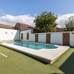 Familiar L Piscina I Cine L Bbq L Sala De Juegos I 6min Segovia I 50min Madrid I 17 Px * Valseca