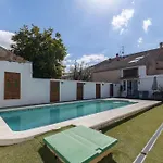 Casa vacanze Familiar L Piscina I Cine L Bbq L Sala De Juegos I 6min Segovia I 50min Madrid I 17 Px *