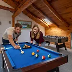 Casa vacanze Familiar L Piscina I Cine L Bbq L Sala De Juegos I 6min Segovia I 50min Madrid I 17 Px *