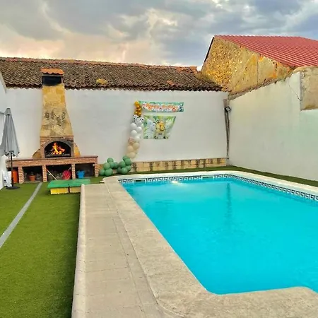 Segovia L Piscina Privada L Bbq L Sala De Juegos L 17 Px Holiday home Valseca