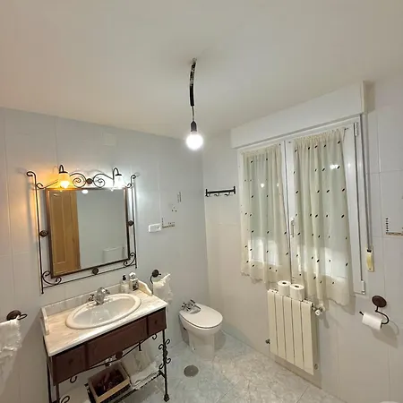 Segovia L Piscina Privada L Bbq L Sala De Juegos L 17 Px * Valseca