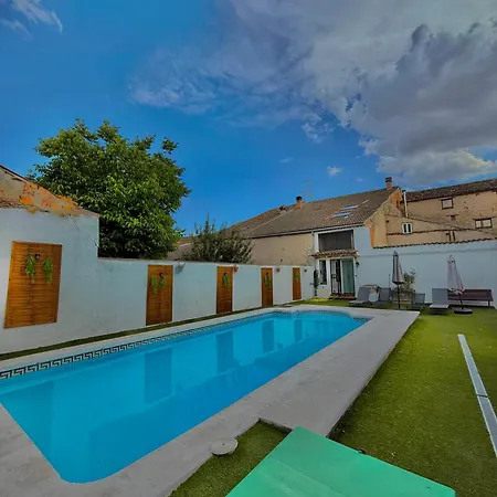 Segovia L Piscina Privada L Bbq L Sala De Juegos L 17 Px Valseca