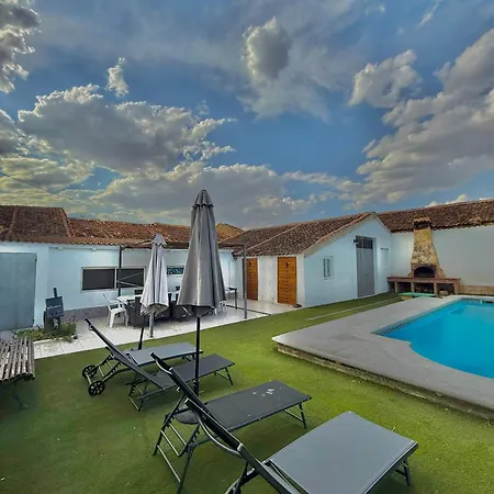 Segovia L Piscina Privada L Bbq L Sala De Juegos L 17 Px Holiday home Valseca