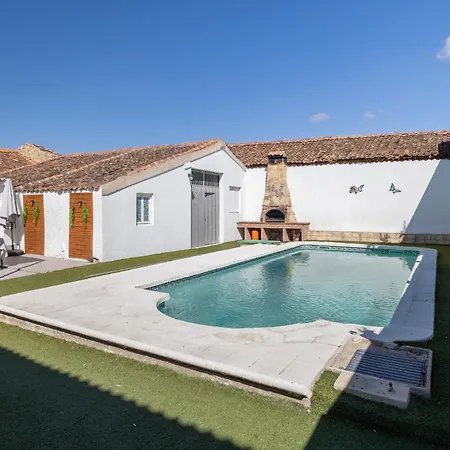 Familiar L Piscina I Cine L Bbq L Sala De Juegos I 6min Segovia I 50min Madrid I 17 Px Valseca