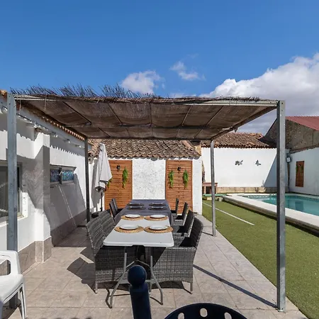 Familiar L Piscina I Cine L Bbq L Sala De Juegos I 6min Segovia I 50min Madrid I 17 Px Feriehus *