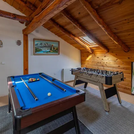 Familiar L Piscina I Cine L Bbq L Sala De Juegos I 6min Segovia I 50min Madrid I 17 Px