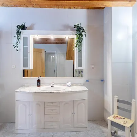 Familiar L Piscina I Cine L Bbq L Sala De Juegos I 6min Segovia I 50min Madrid I 17 Px *