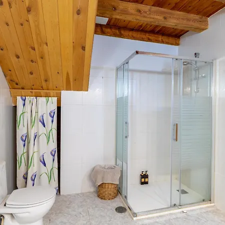 Familiar L Piscina I Cine L Bbq L Sala De Juegos I 6min Segovia I 50min Madrid I 17 Px *