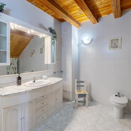 Familiar L Piscina I Cine L Bbq L Sala De Juegos I 6min Segovia I 50min Madrid I 17 Px Feriehus Valseca