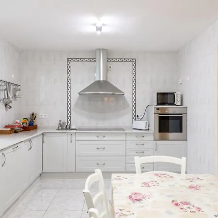 Familiar L Piscina I Cine L Bbq L Sala De Juegos I 6min Segovia I 50min Madrid I 17 Px Prázdninový dům *