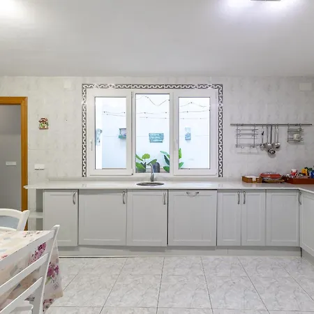 בית נופש Familiar L Piscina I Cine L Bbq L Sala De Juegos I 6min Segovia I 50min Madrid I 17 Px Valseca