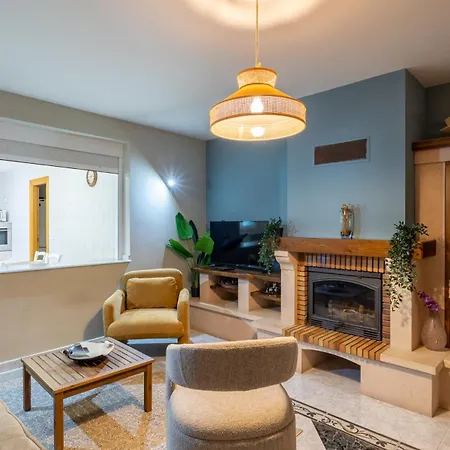 Familiar L Piscina I Cine L Bbq L Sala De Juegos I 6min Segovia I 50min Madrid I 17 Px Feriehus *