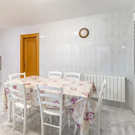 Familiar L Piscina I Cine L Bbq L Sala De Juegos I 6min Segovia I 50min Madrid I 17 Px *