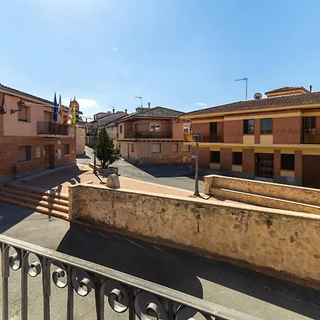 Familiar L Piscina I Cine L Bbq L Sala De Juegos I 6min Segovia I 50min Madrid I 17 Px בית נופש *