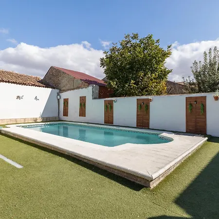 Familiar L Piscina I Cine L Bbq L Sala De Juegos I 6min Segovia I 50min Madrid I 17 Px * Valseca