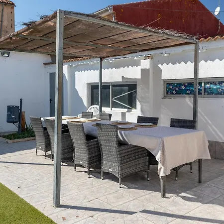 Familiar L Piscina I Cine L Bbq L Sala De Juegos I 6min Segovia I 50min Madrid I 17 Px Valseca