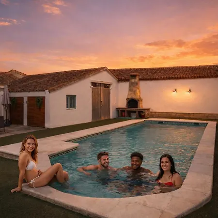 Familiar L Piscina I Cine L Bbq L Sala De Juegos I 6min Segovia I 50min Madrid I 17 Px Prázdninový dům *