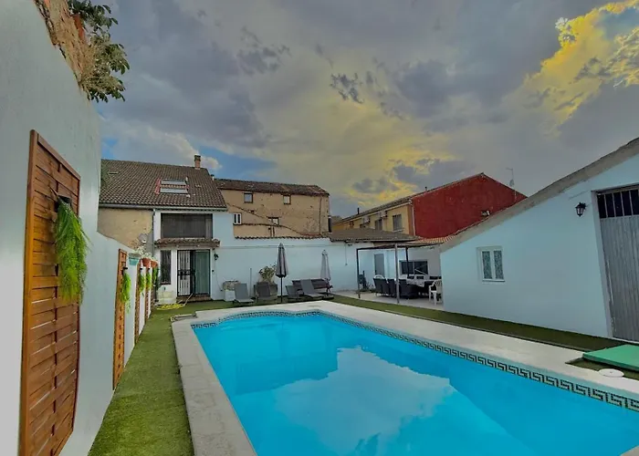 펜션 Familiar L Piscina I Cine L Bbq L Sala De Juegos I 6min Segovia I 50min Madrid I 17 Px *