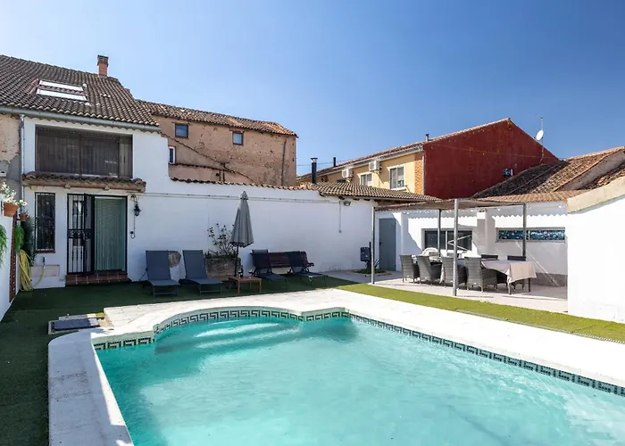 Familiar L Piscina I Cine L Bbq L Sala De Juegos I 6min Segovia I 50min Madrid I 17 Px 펜션 *