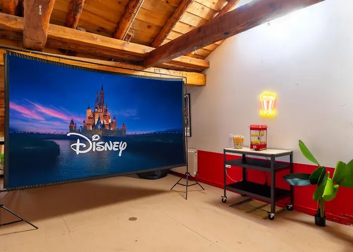 Familiar L Piscina I Cine L Bbq L Sala De Juegos I 6min Segovia I 50min Madrid I 17 Px *