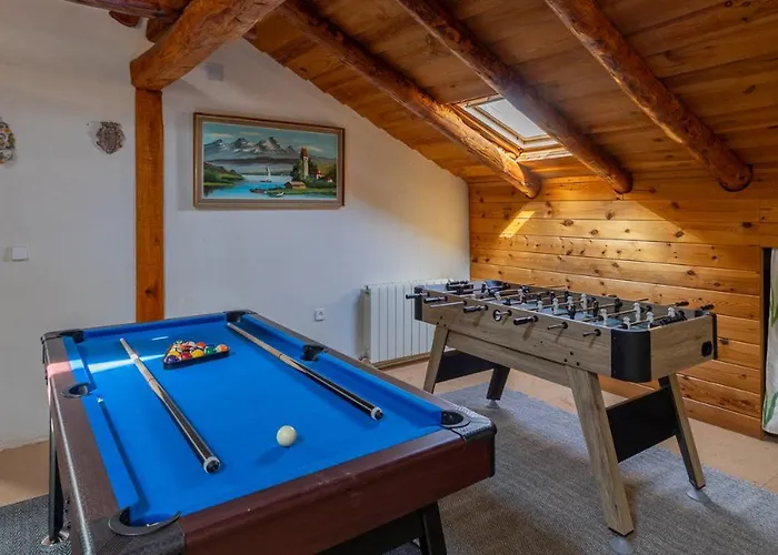 Familiar L Piscina I Cine L Bbq L Sala De Juegos I 6min Segovia I 50min Madrid I 17 Px