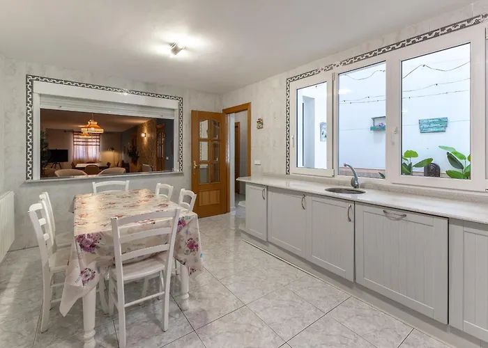 Familiar L Piscina I Cine L Bbq L Sala De Juegos I 6min Segovia I 50min Madrid I 17 Px 펜션