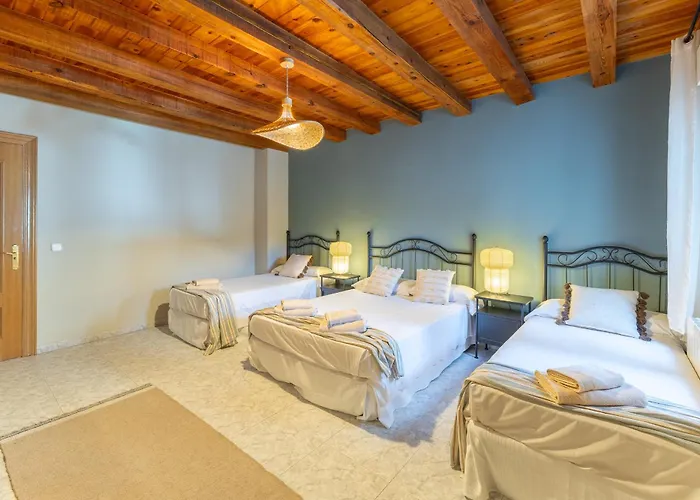 Familiar L Piscina I Cine L Bbq L Sala De Juegos I 6min Segovia I 50min Madrid I 17 Px *