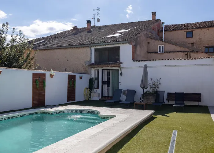 Familiar L Piscina I Cine L Bbq L Sala De Juegos I 6min Segovia I 50min Madrid I 17 Px * Valseca