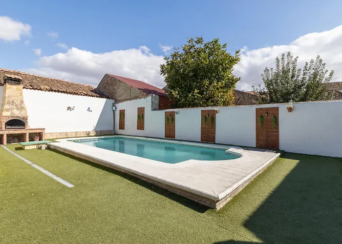 Familiar L Piscina I Cine L Bbq L Sala De Juegos I 6min Segovia I 50min Madrid I 17 Px * Valseca