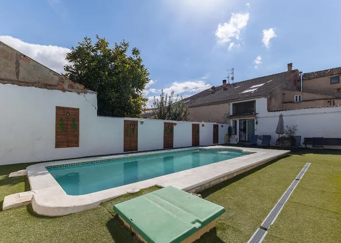 펜션 Familiar L Piscina I Cine L Bbq L Sala De Juegos I 6min Segovia I 50min Madrid I 17 Px *