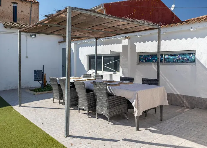 Familiar L Piscina I Cine L Bbq L Sala De Juegos I 6min Segovia I 50min Madrid I 17 Px Valseca